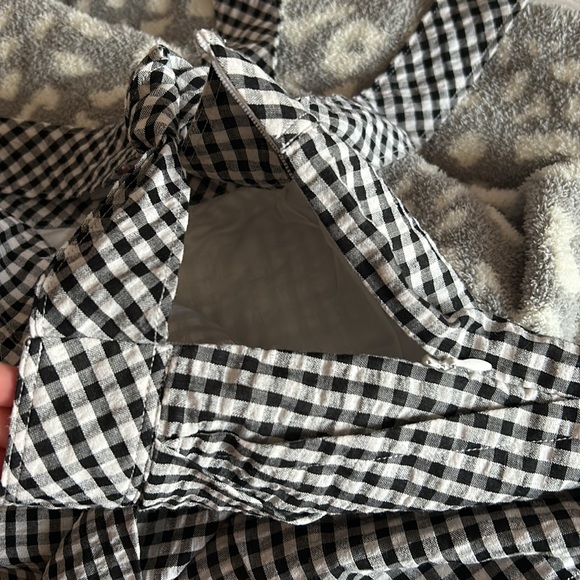 Vineyard Vines Women’s Tie Waist Shorts - Picture 4 of 4